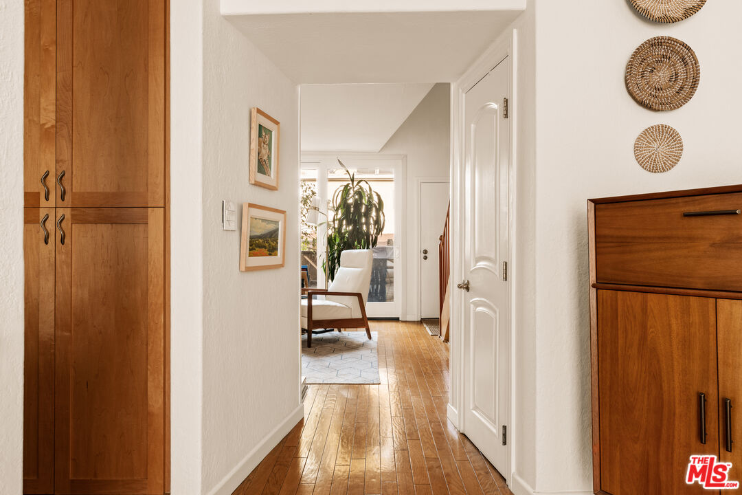 621 California Ave Unit: 3