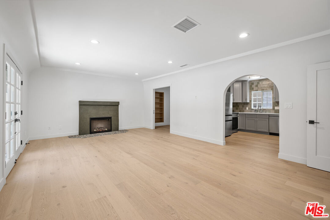 839 Westmount Dr