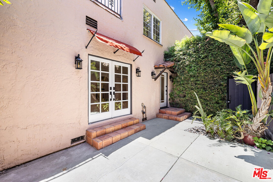 839 Westmount Dr