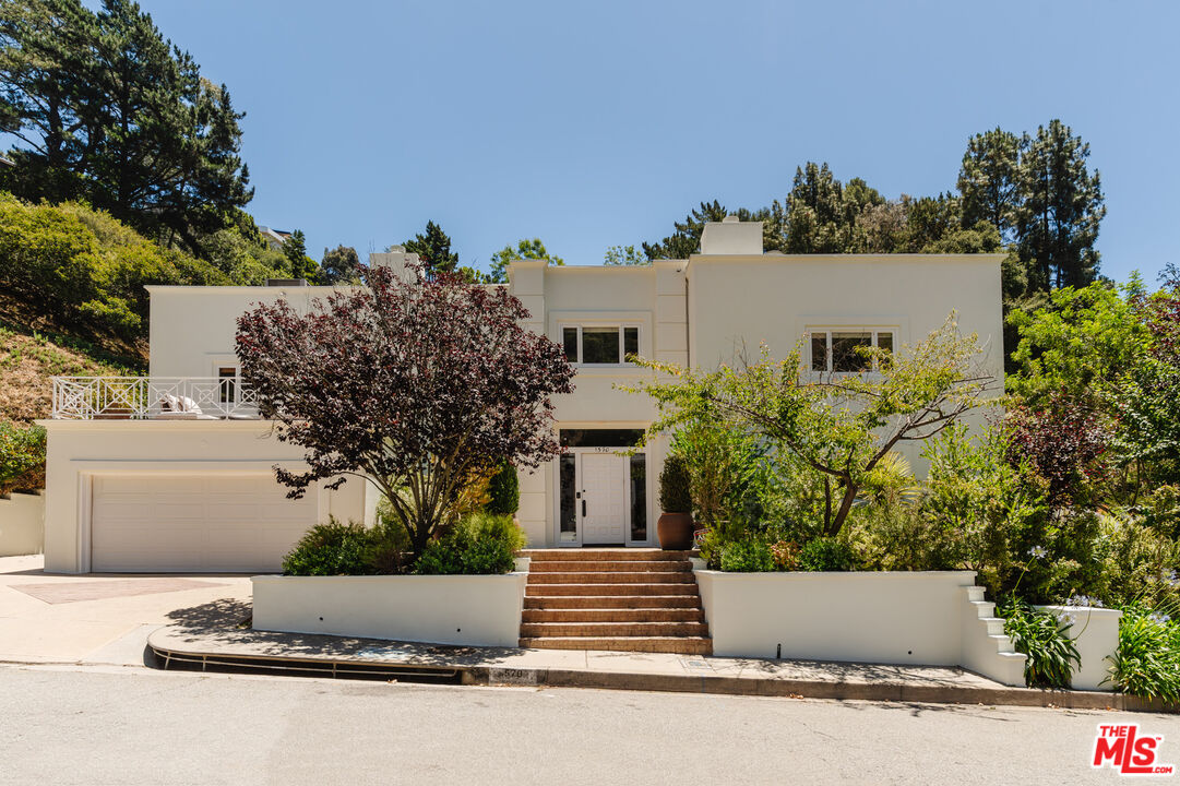 1570 Roscomare Rd