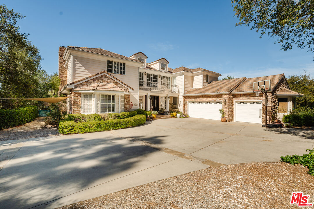 4244 Balcony Dr