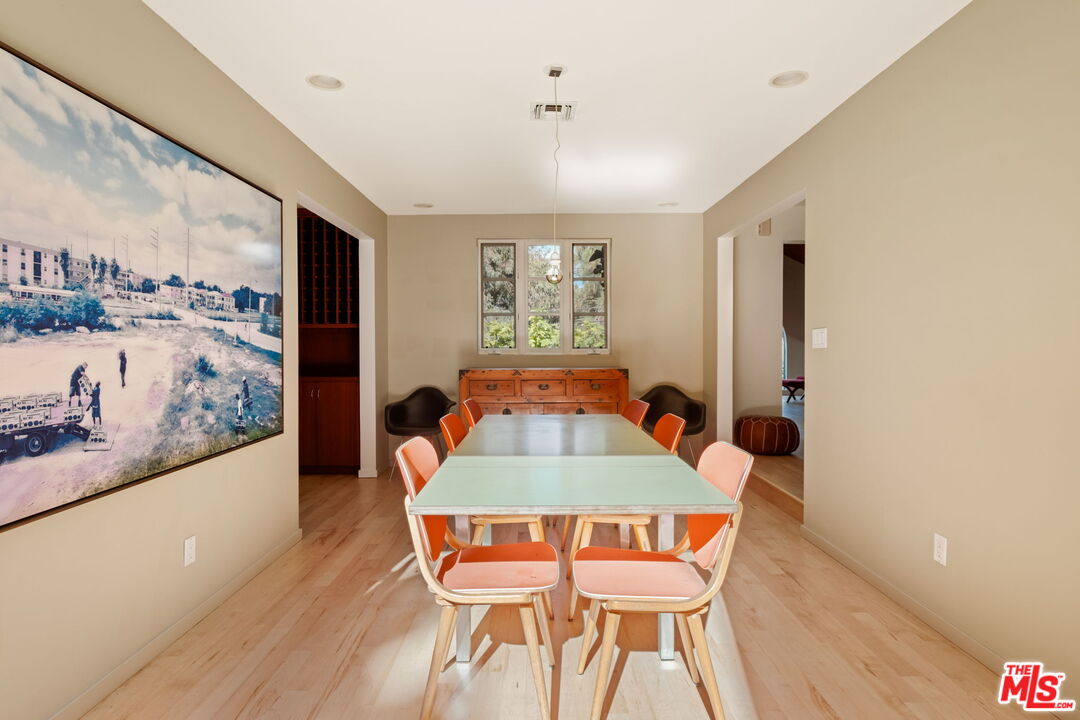 407 W Rustic Rd