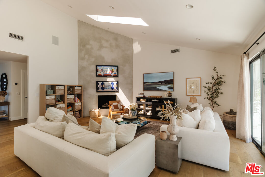 3554 Alginet Dr