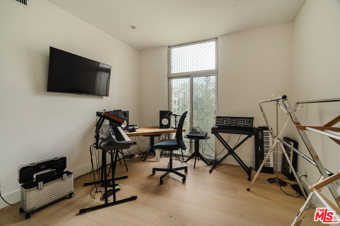 1333 S Beverly Glen Blvd Unit: 305