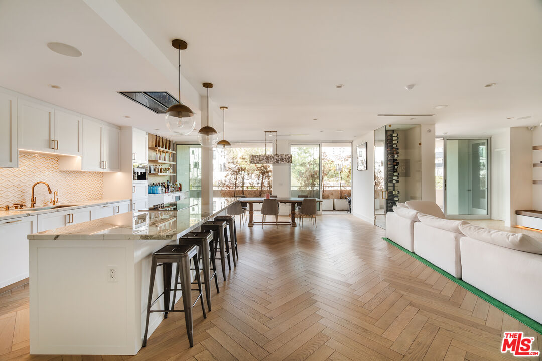 1333 S Beverly Glen Blvd Unit: 305