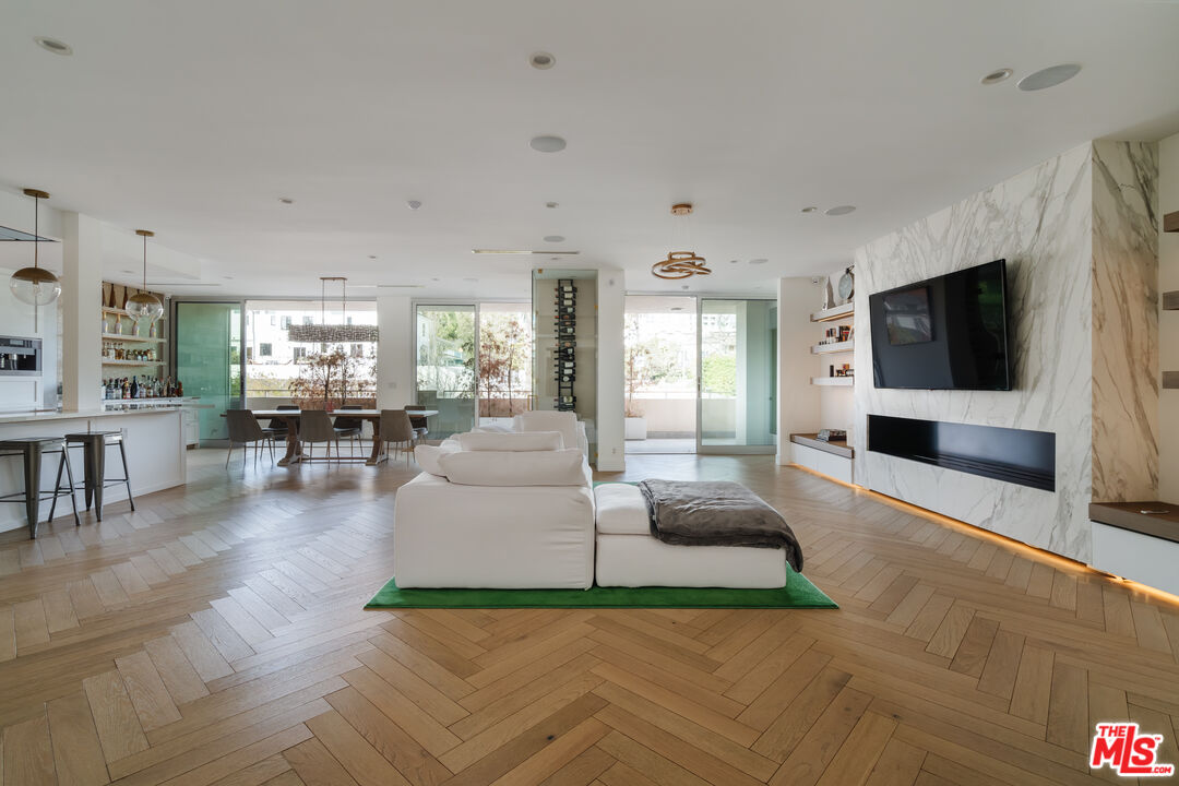 1333 S Beverly Glen Blvd Unit: 305
