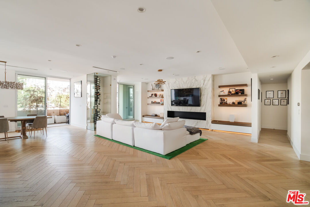 1333 S Beverly Glen Blvd Unit: 305