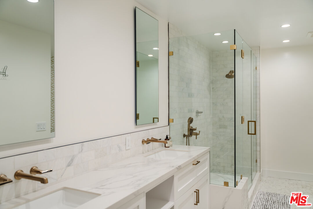 1333 S Beverly Glen Blvd Unit: 305