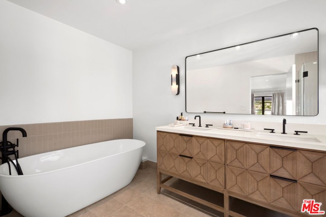 232 S Rodeo Dr