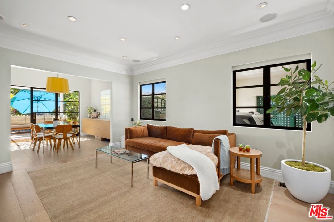232 S Rodeo Dr