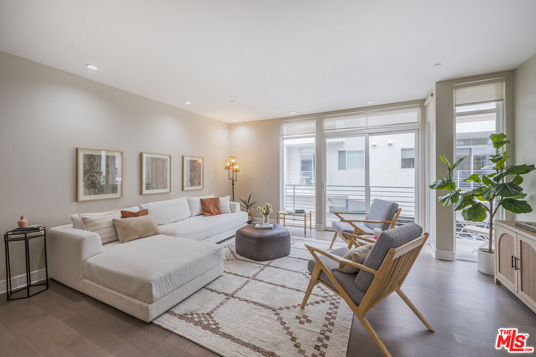 1400 N Fuller Ave Unit: 2