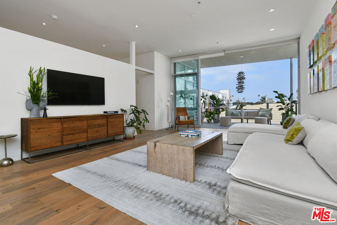 4080 Glencoe Ave Unit: 312