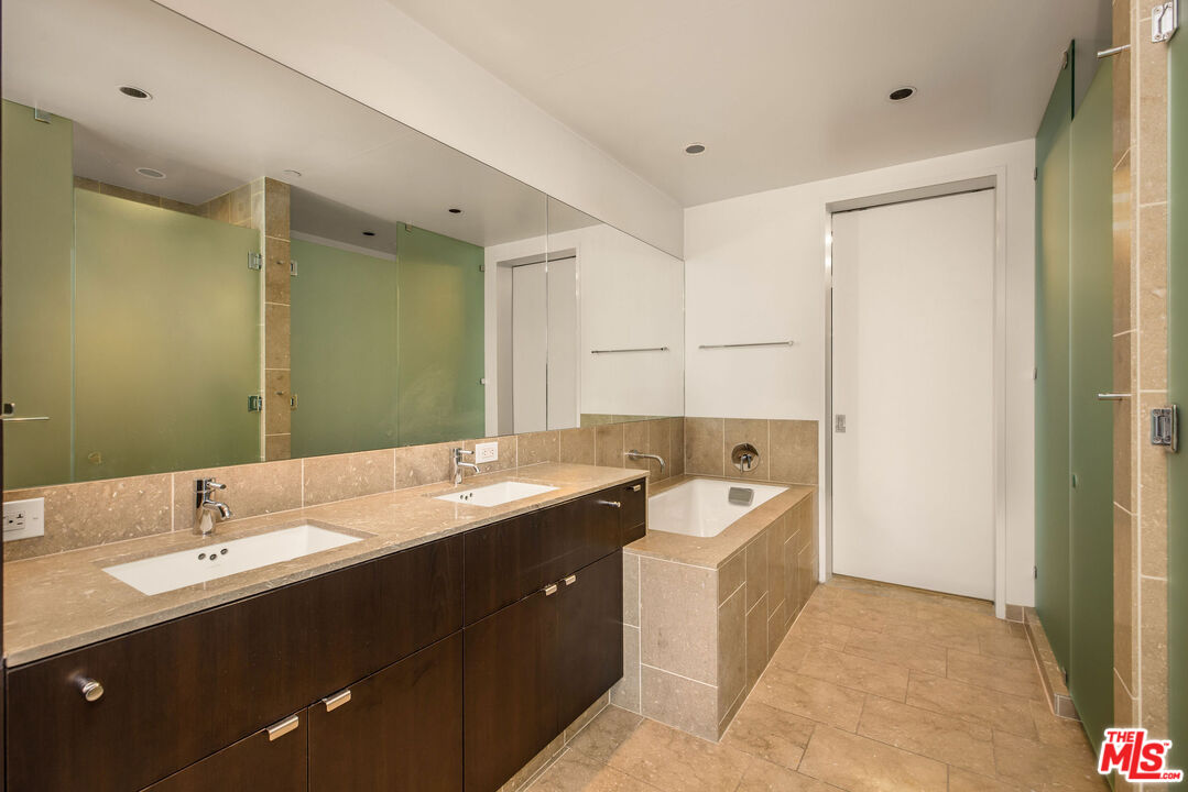 6250 Hollywood Blvd Unit: 10J