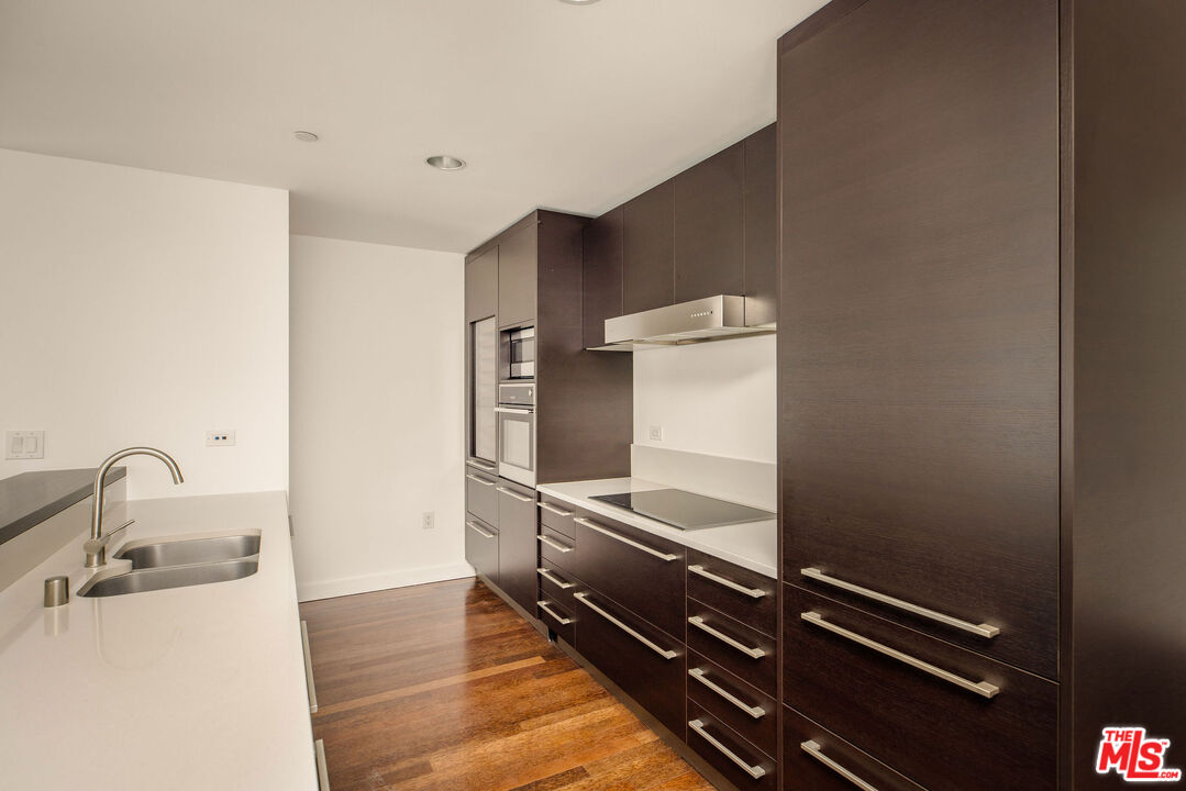 6250 Hollywood Blvd Unit: 10J