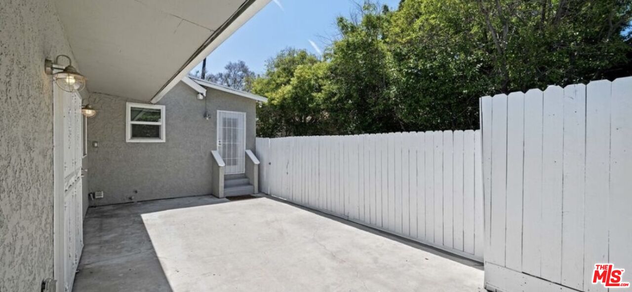1149 N Poinsettia Pl