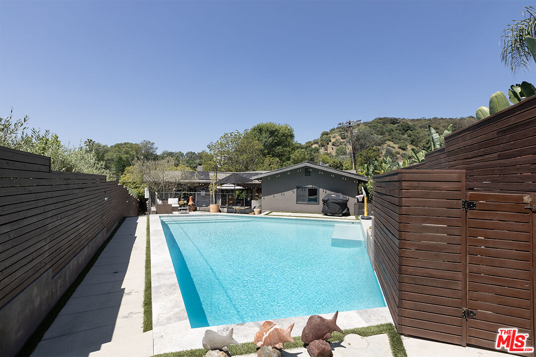 2906 Nichols Canyon Rd