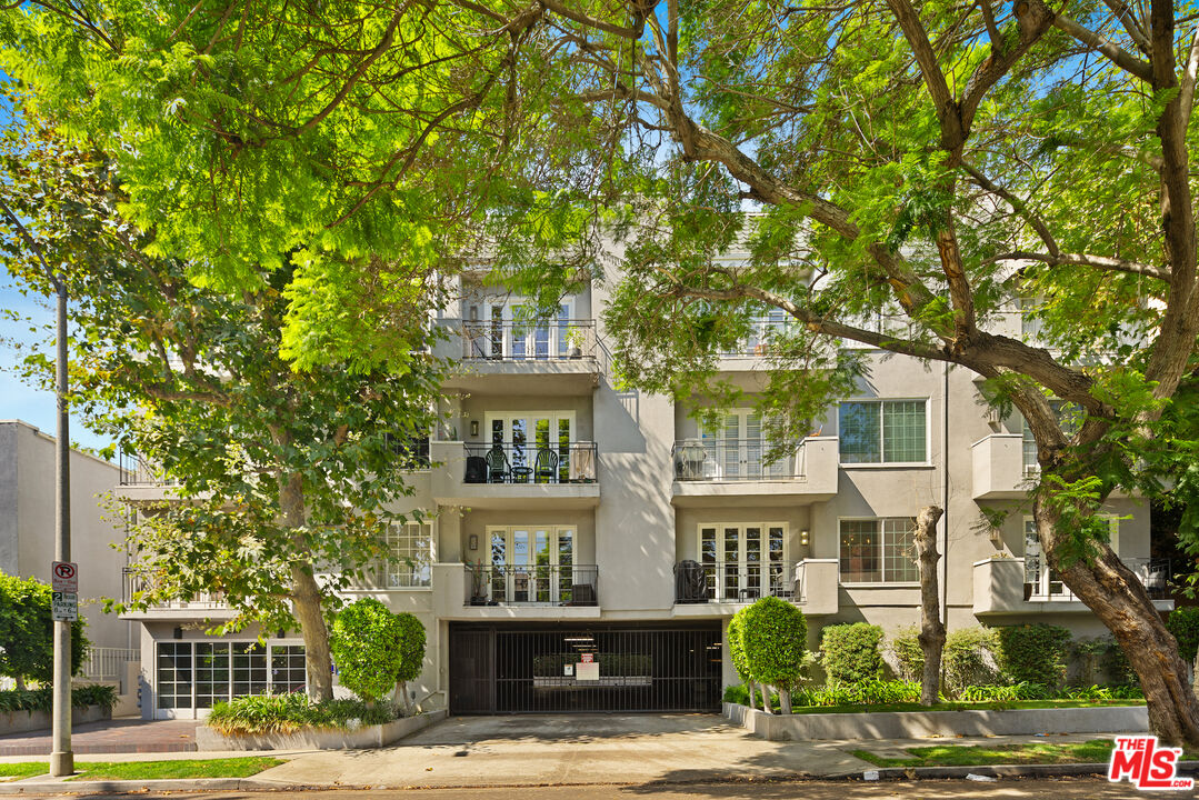 2219 S Bentley Ave Unit: 102