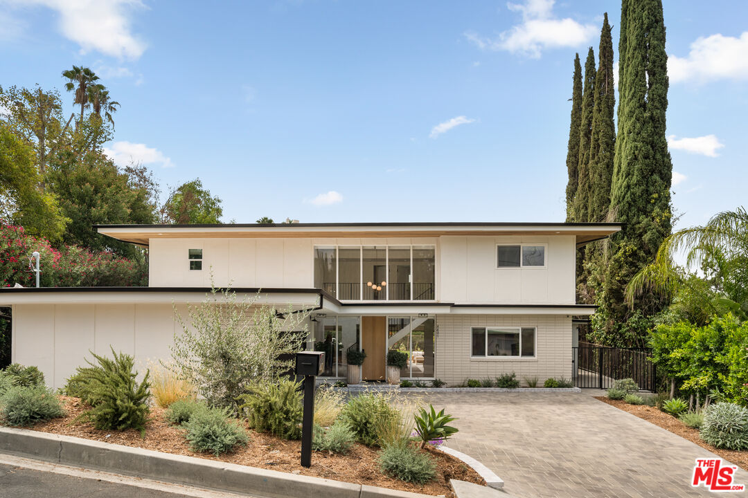 4401 Pampas Rd