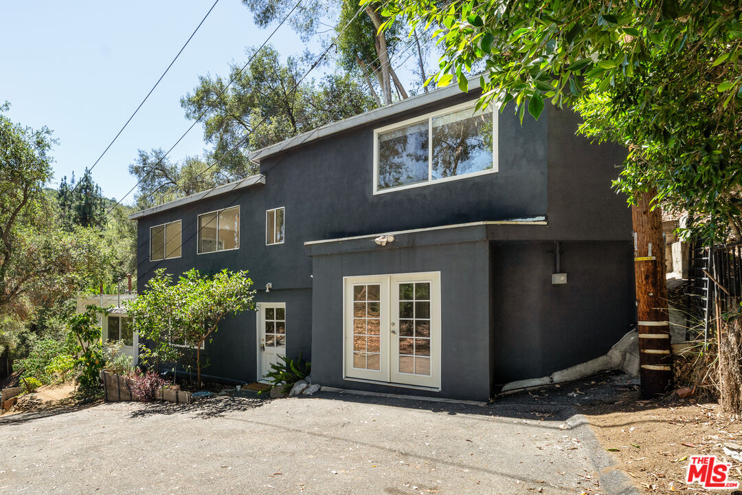 8301 Lookout Mountain Ave