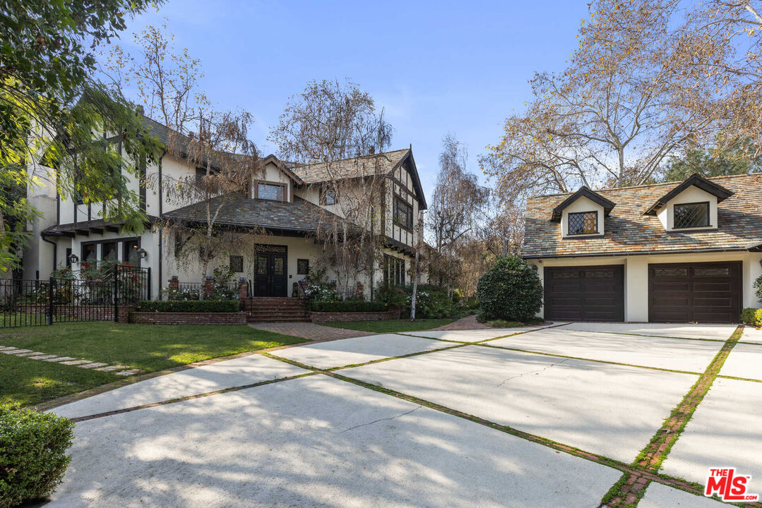 11247 BRIARCLIFF LN