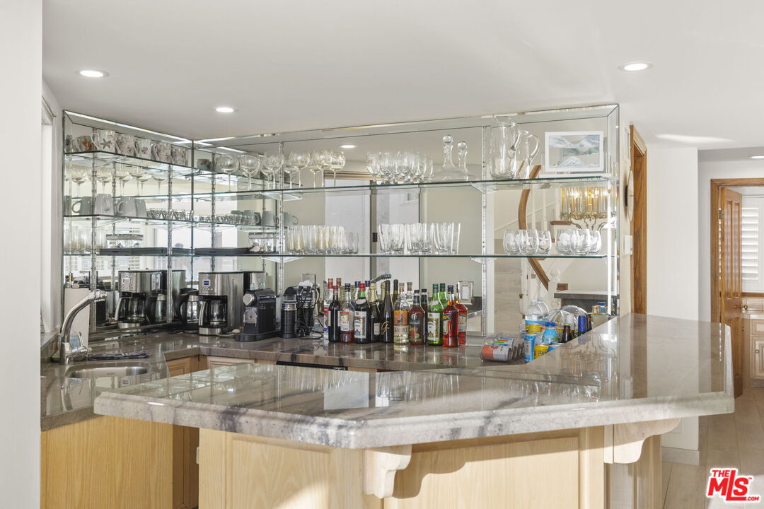 1005 Ocean Dr
