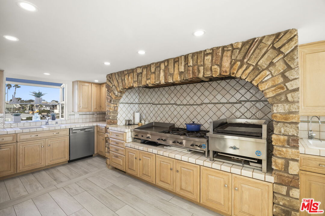 1005 Ocean Dr