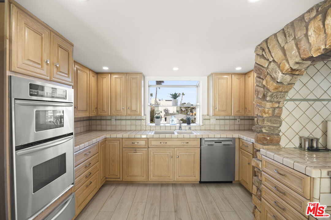 1005 Ocean Dr