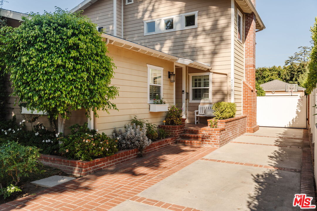 4278 Farmdale Ave