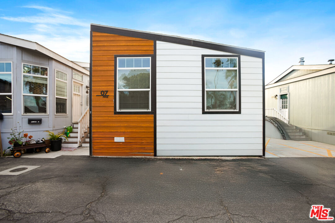 8250 Lankershim Blvd Unit: 29