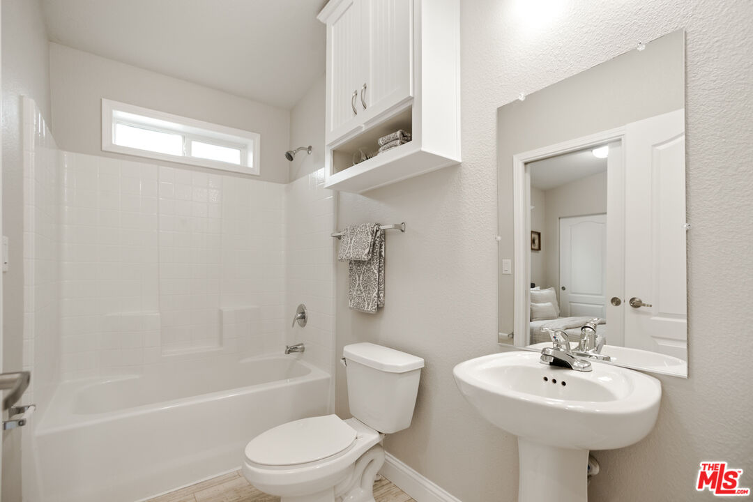 8250 Lankershim Blvd Unit: 29