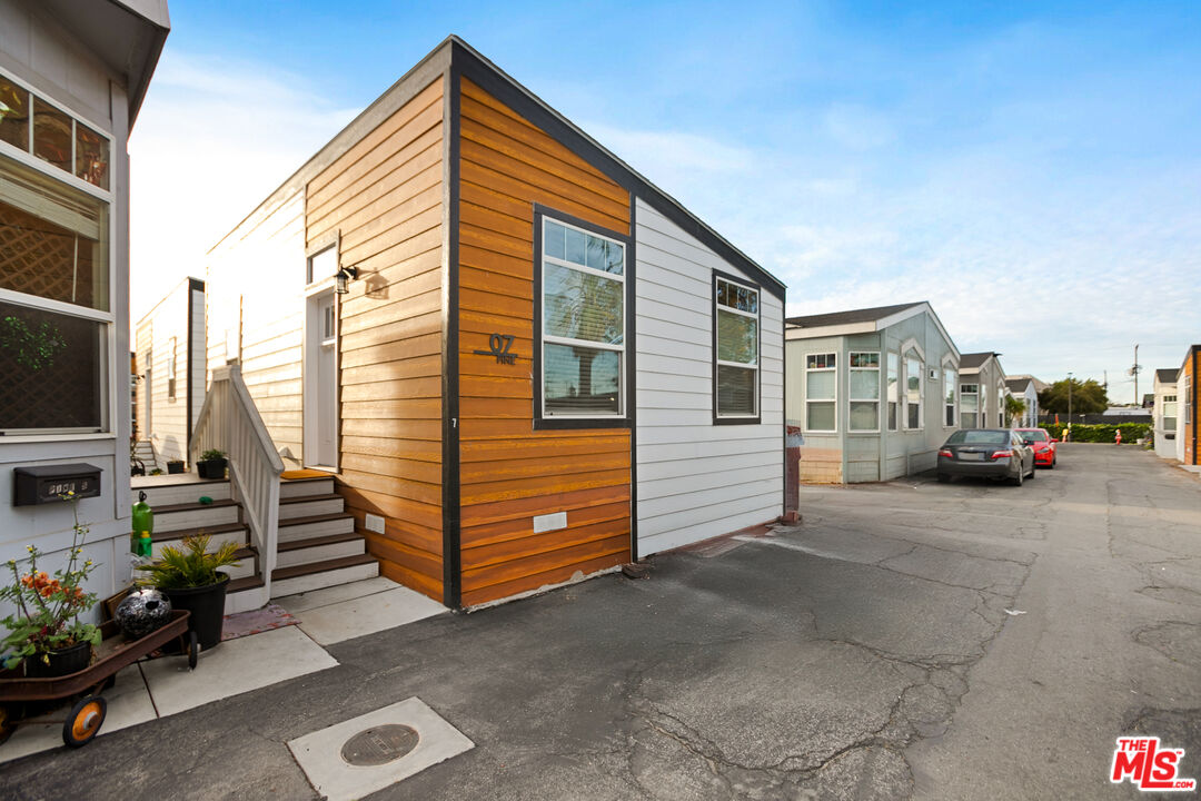 8250 Lankershim Blvd Unit: 29