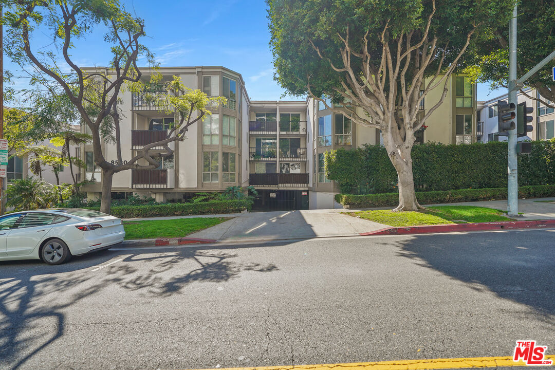 8530 Holloway Dr Unit: 215