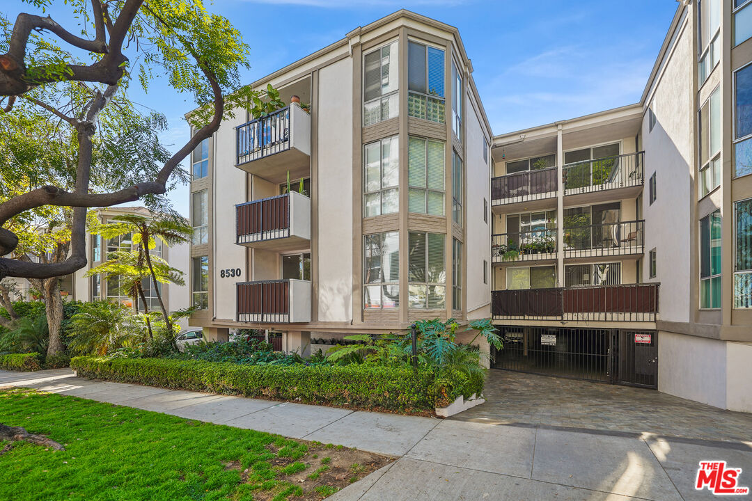 8530 Holloway Dr Unit: 215