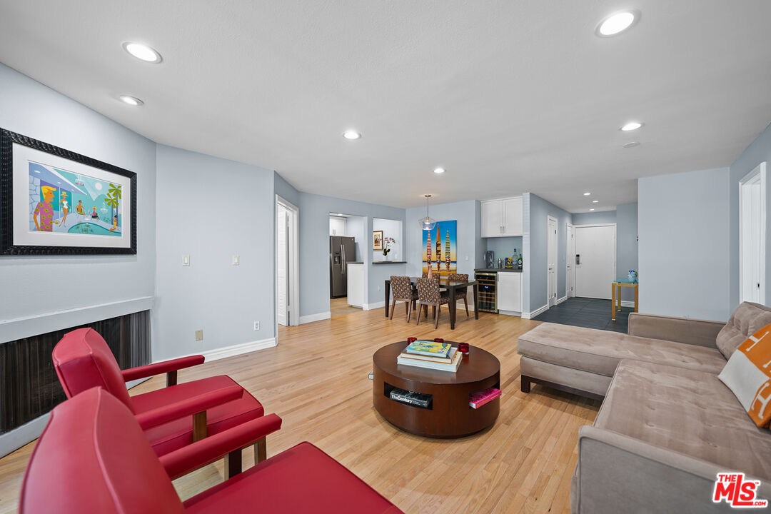 8530 Holloway Dr Unit: 215