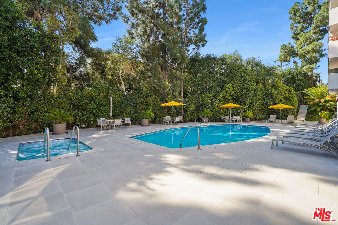 8530 Holloway Dr Unit: 215