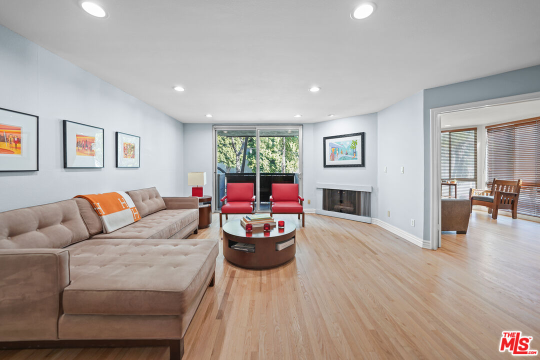 8530 Holloway Dr Unit: 215