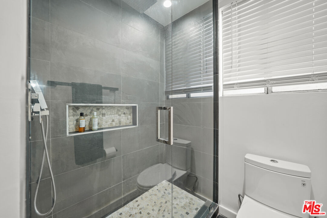 8530 Holloway Dr Unit: 215