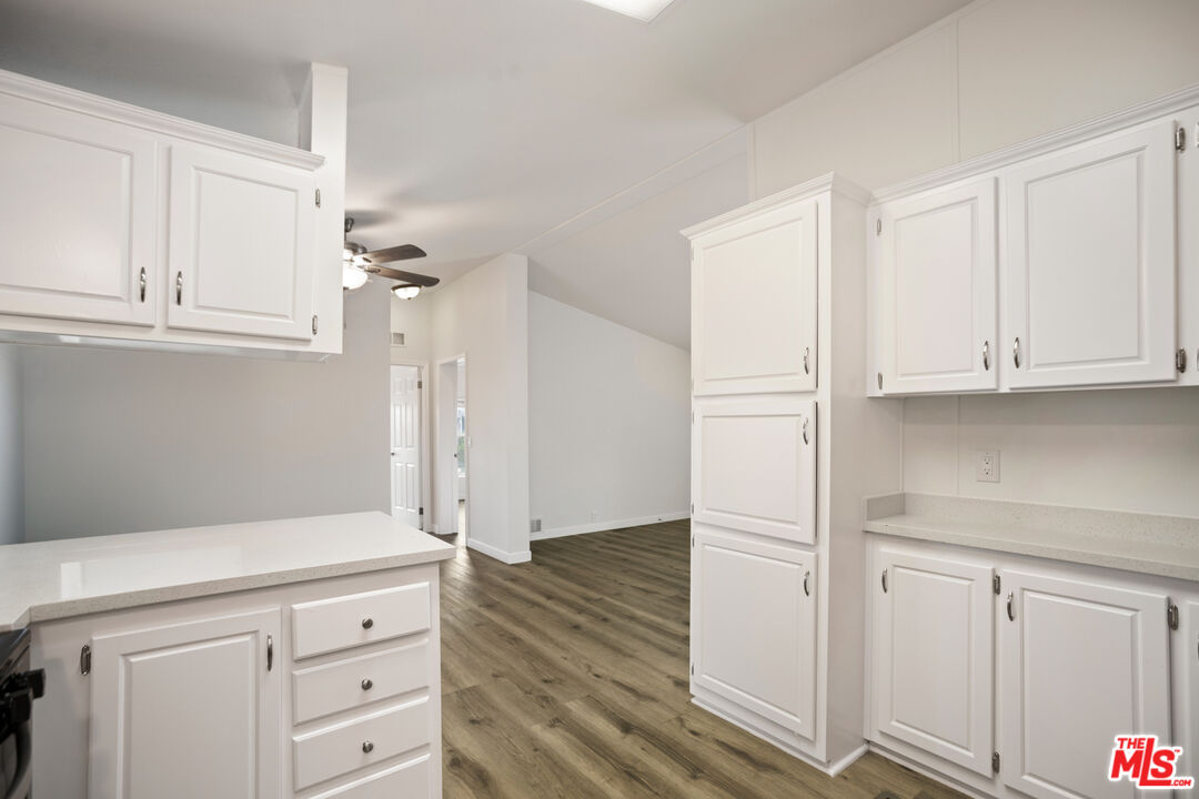 8250 Lankershim Blvd Unit: 33