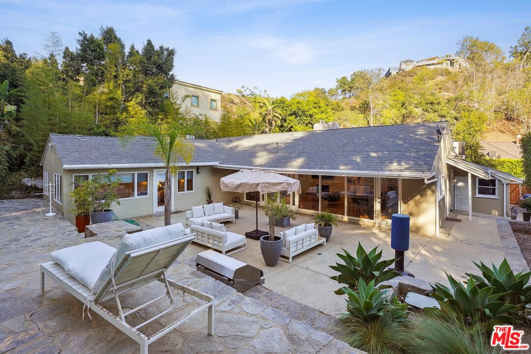 1323 Roscomare Rd