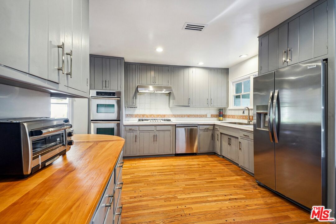 1323 Roscomare Rd