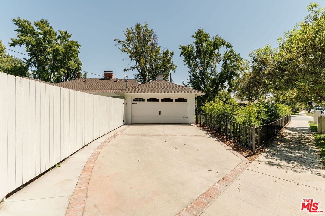 4601 Ventura Canyon Ave