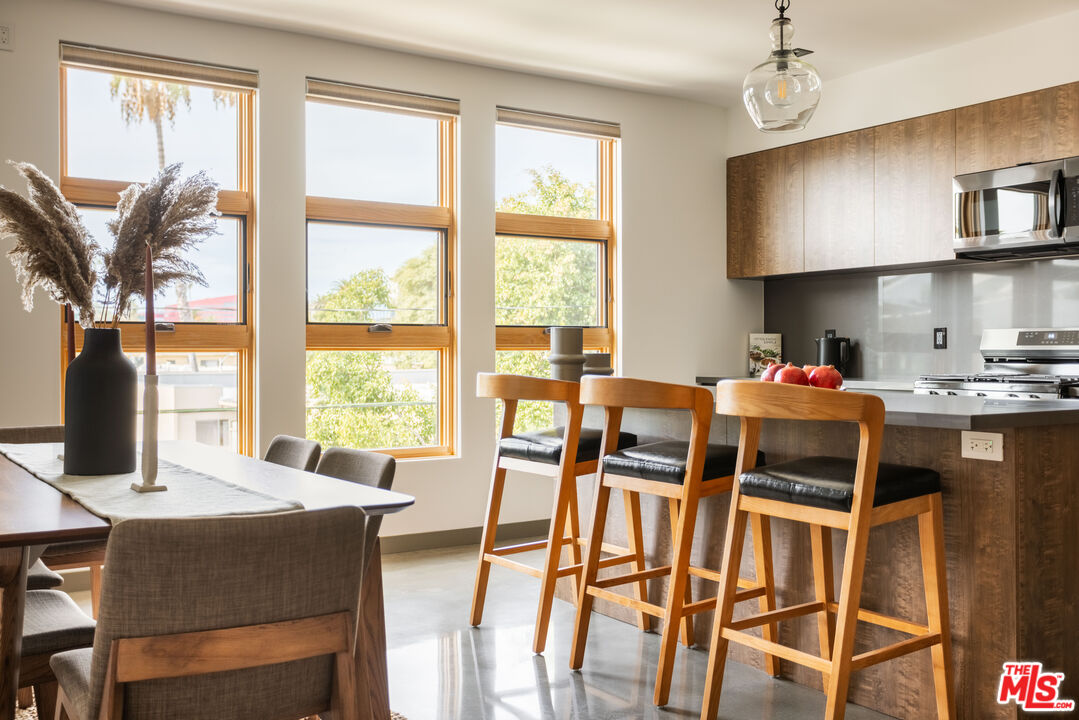 547 N Sweetzer Ave Unit: 201