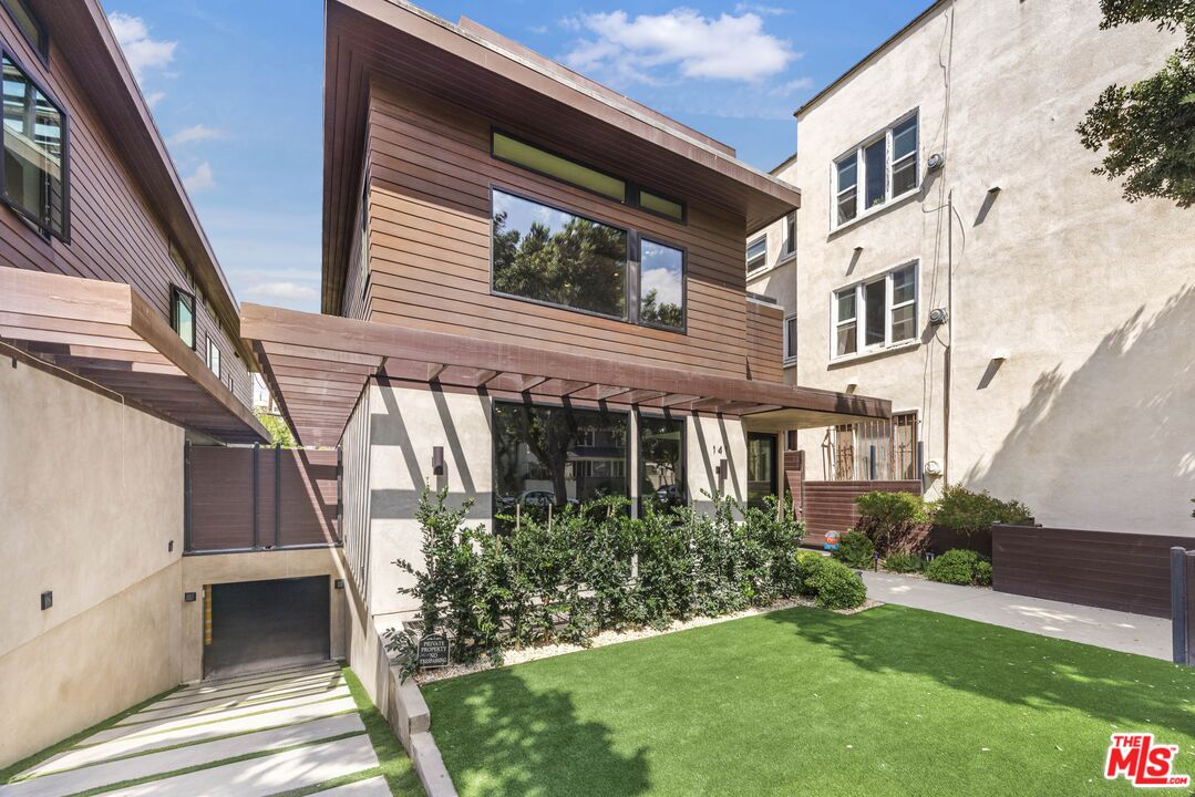 141 Hollister Ave