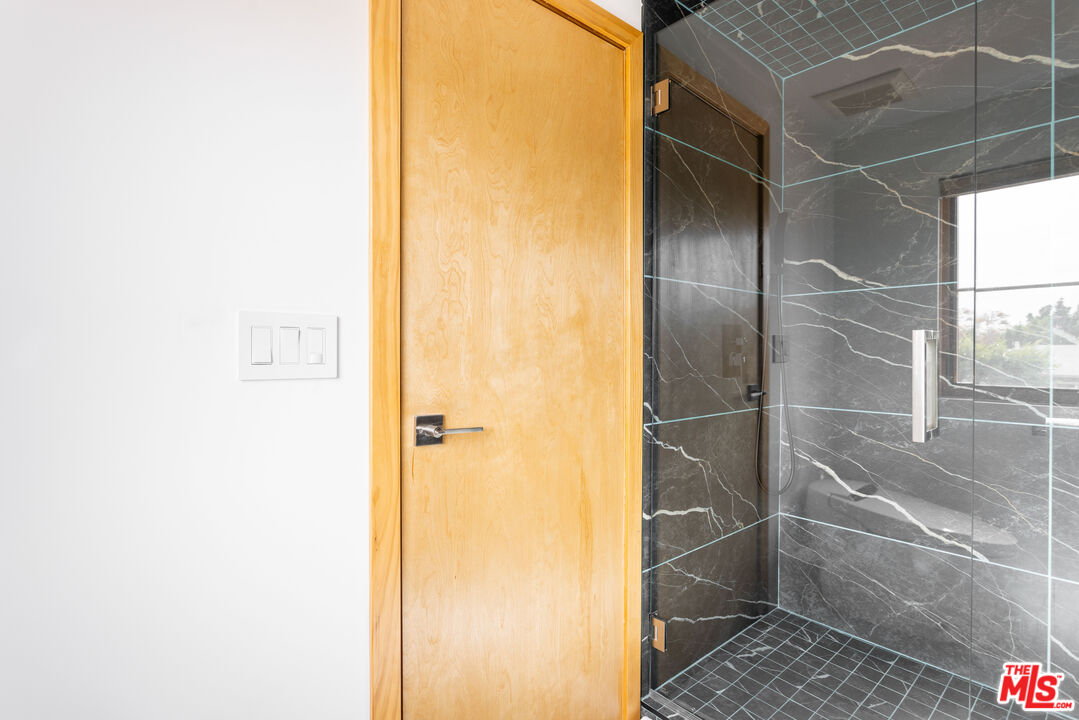 547 N Sweetzer Ave Unit: 101