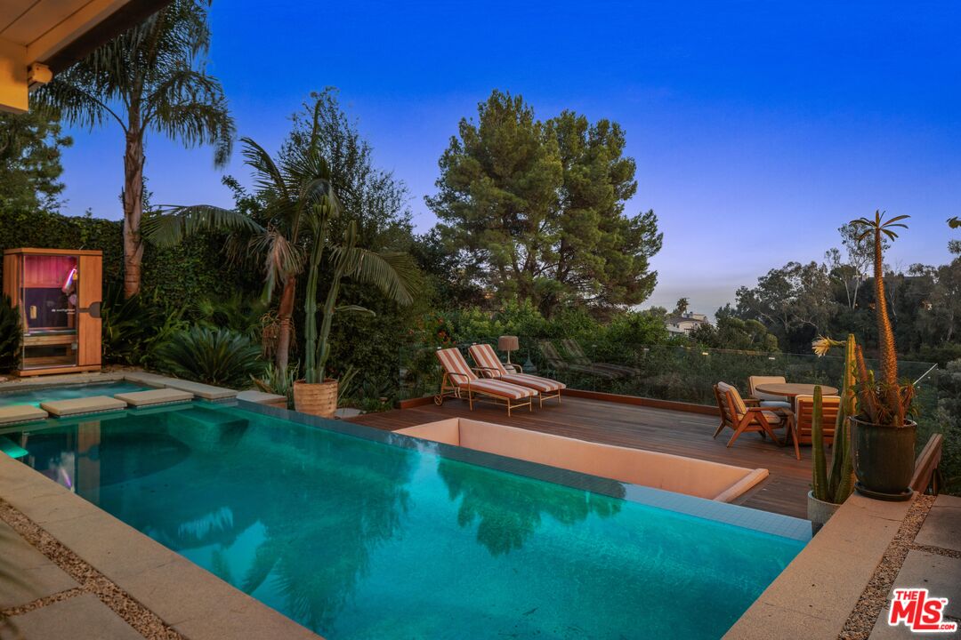 2102 Ridgemont Dr