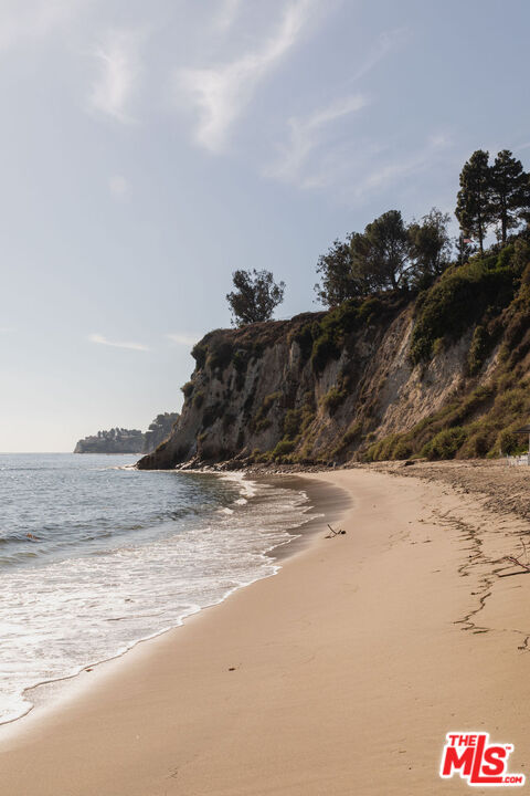 43 Paradise Cove Rd