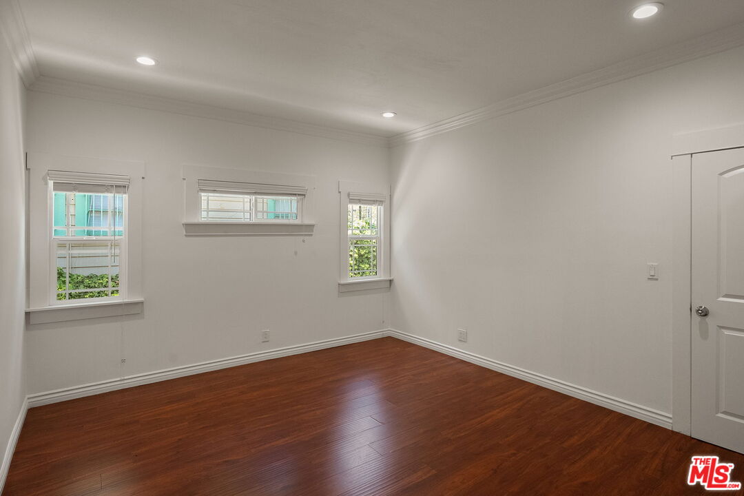 251 S Ardmore Ave