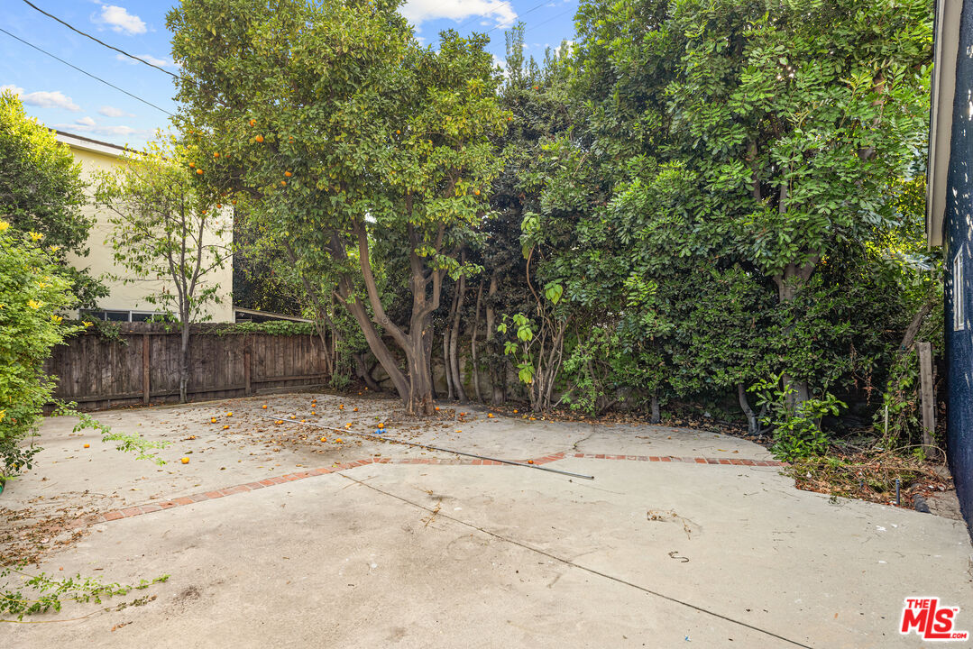 4925 Stern Ave