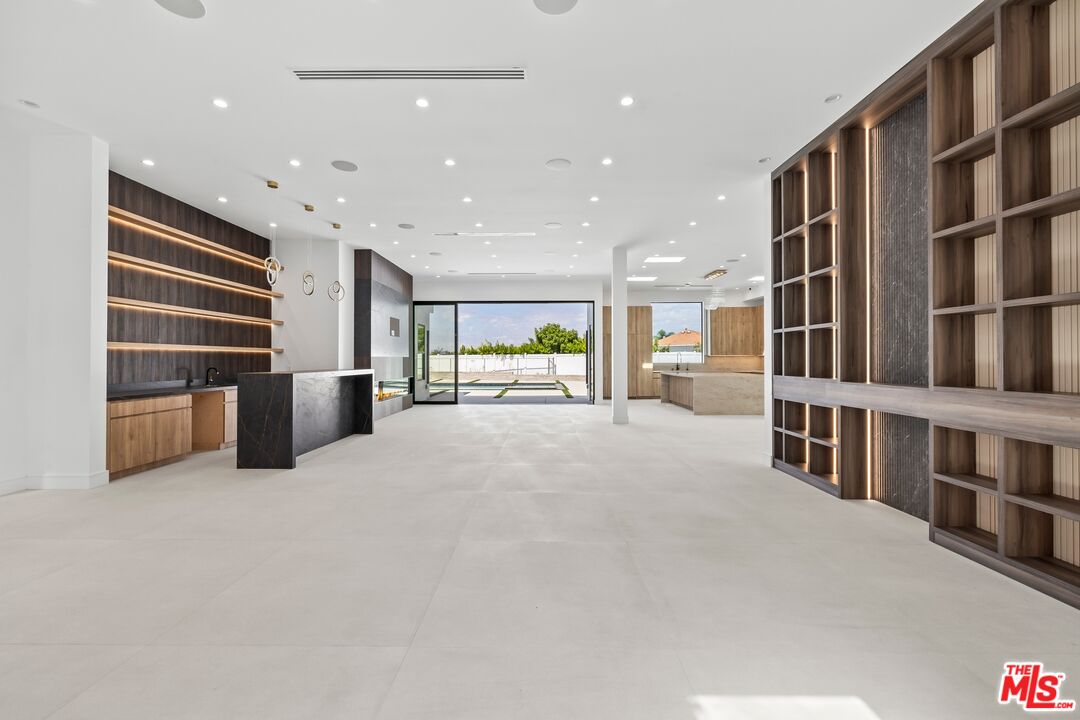 16851 Encino Hills Dr