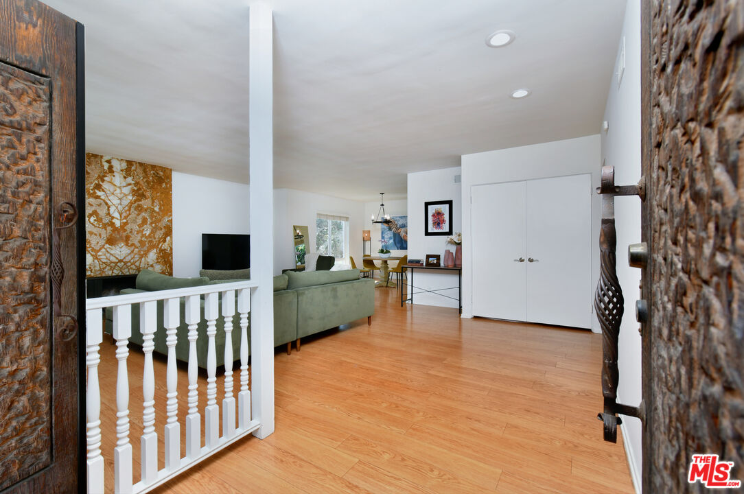 6133 Maryland Dr
